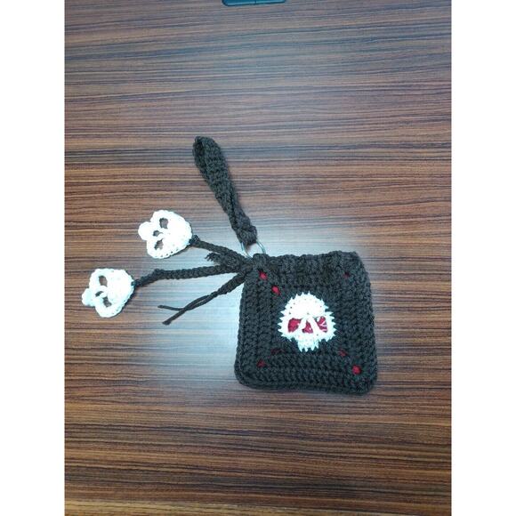 Crocheted SKULL Purse Brown & White Handmade SKULLS CHARMS RED BANDANA LINING - Picture 3 of 11
